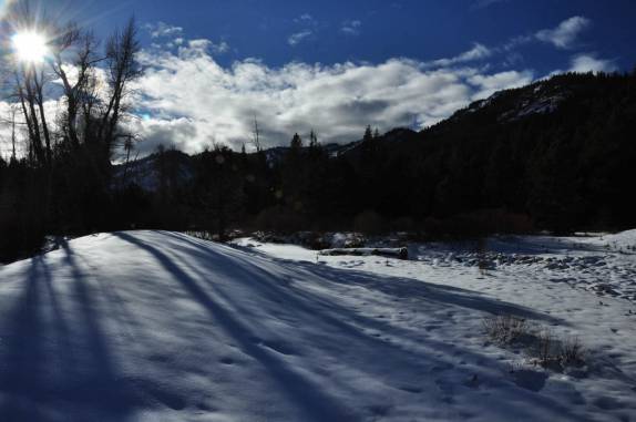 A bela paisagem tomada pela neve na região do Lake Tahoe, na Califórnia, nos Estados Unidos